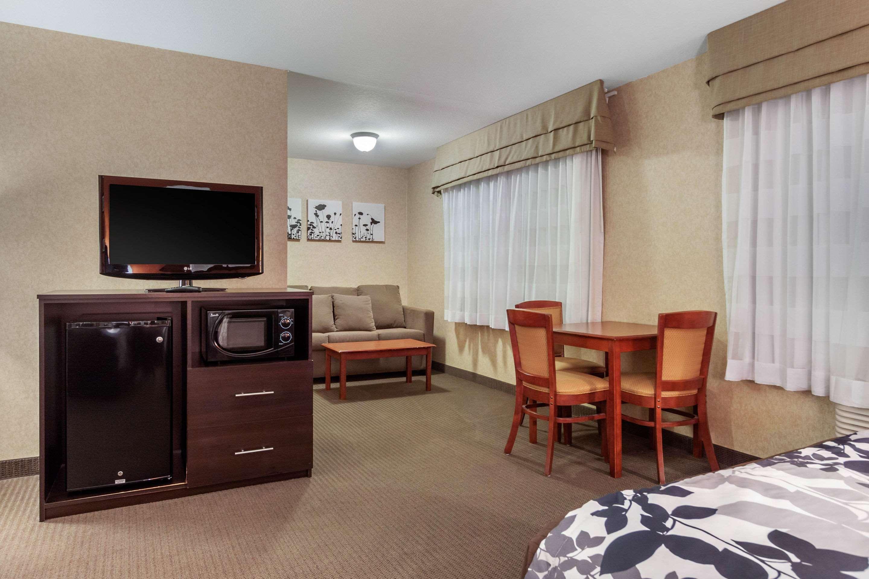 Sleep Inn & Suites Hays I-70 Exterior foto