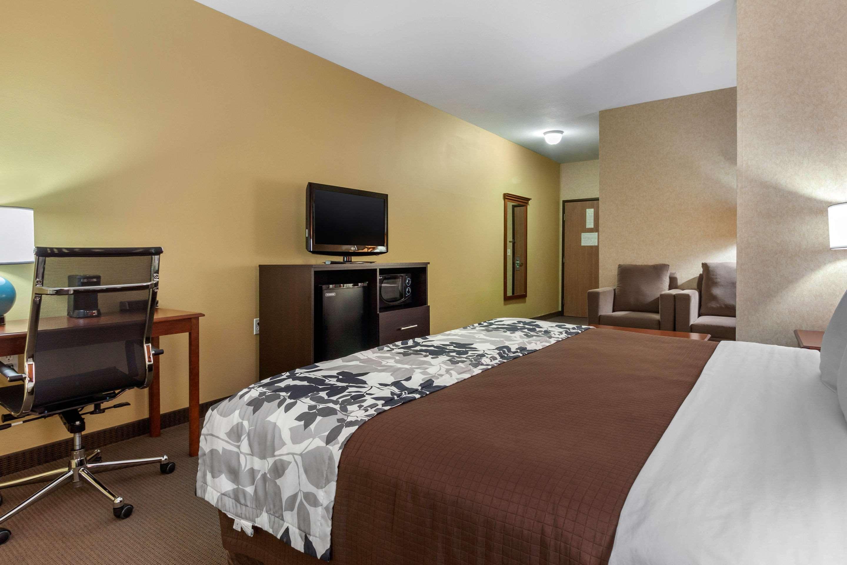 Sleep Inn & Suites Hays I-70 Exterior foto